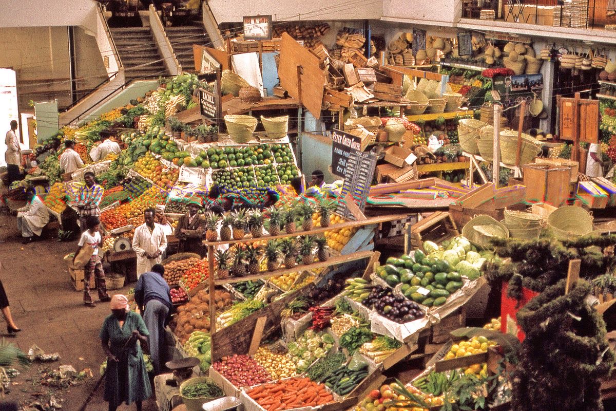 Market scene dashboard showing vibrant marketplace with fruits, vegetables, and people shopping